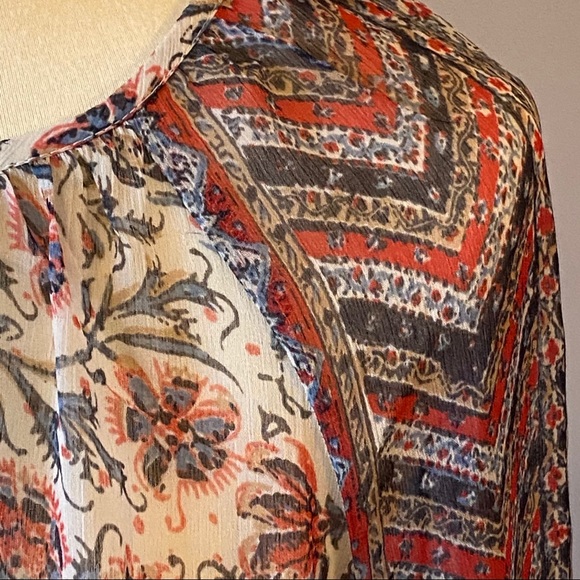 ⭐️HOST PICK⭐️ Lucky Brand Keyhole Print Mix Top - Picture 3 of 6